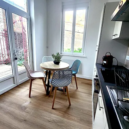 Cocon T2 Avec Jardin, Terrasse & Climatisation En Plein Centre-ville, A Deux Pas Du Metro Et De La Gare Tgv Tourcoing